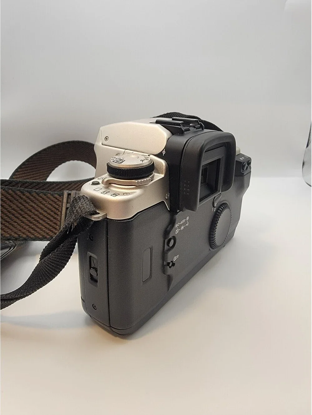 Canon EOS ELAN II E 35mm SLR Film Camera Body, Eye Control Auto Focus NO LENS